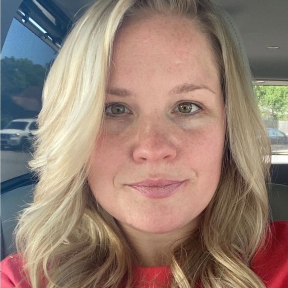 Meet your Posher, Megan - Picture 2 of 4